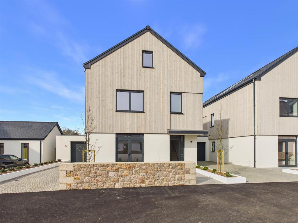 CAM02712 G0-PR0330-STILL001.jpg