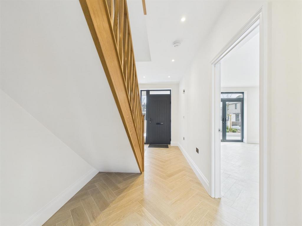 CAM02712 G0-PR0330-STILL026.jpg