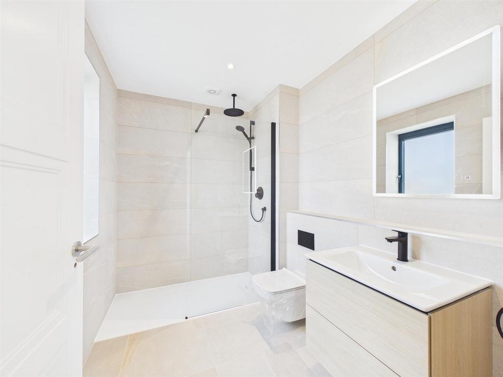 CAM02712 G0-PR0330-STILL016.jpg