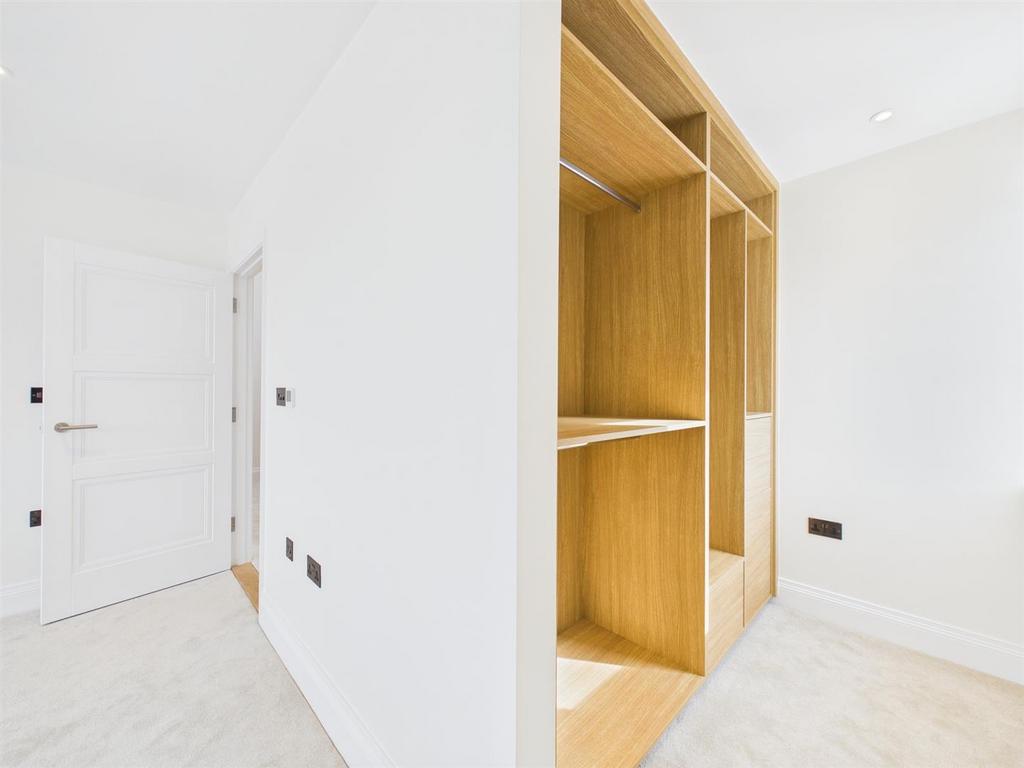 CAM02712 G0-PR0330-STILL017.jpg