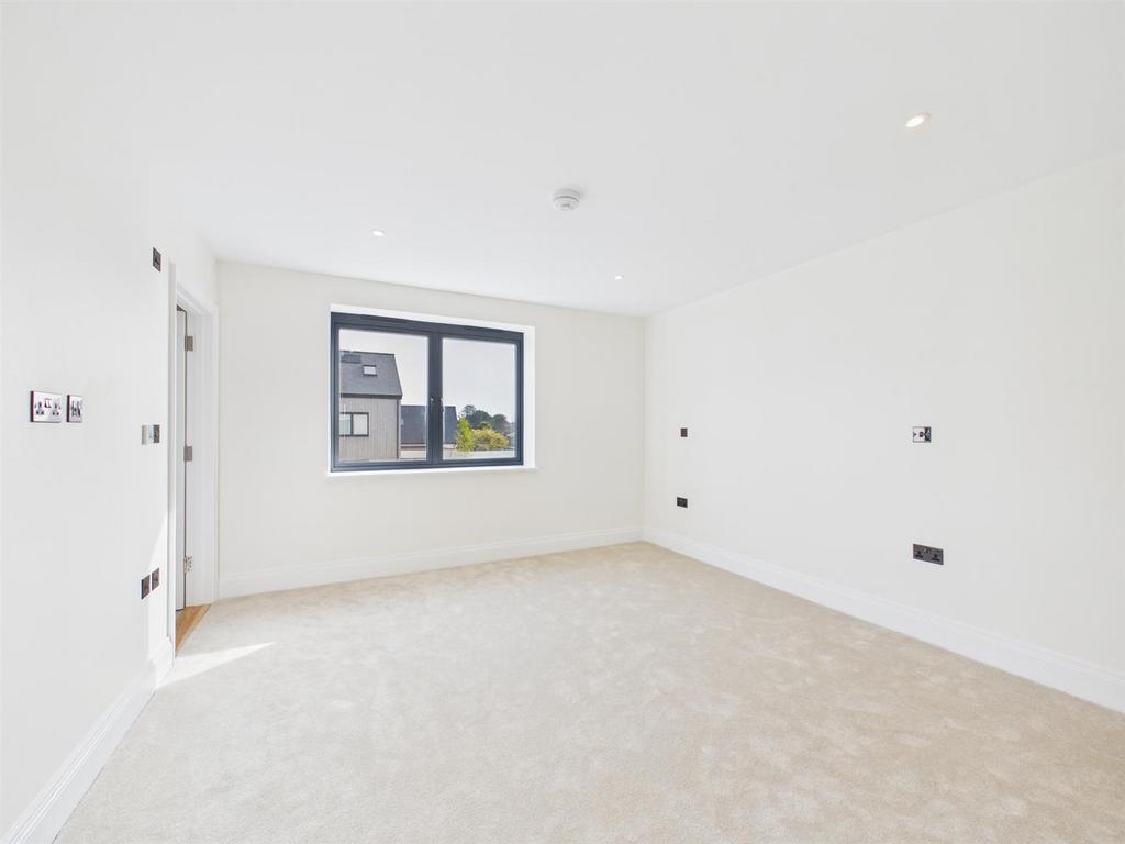 CAM02712 G0-PR0330-STILL018.jpg