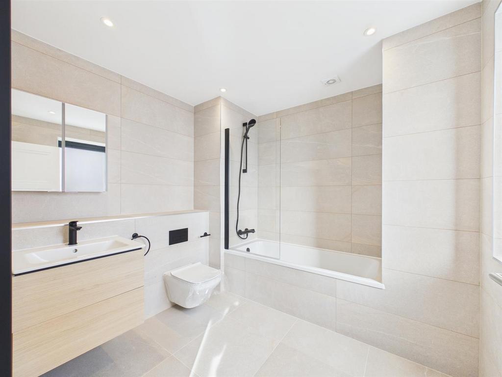 CAM02712 G0-PR0330-STILL019.jpg