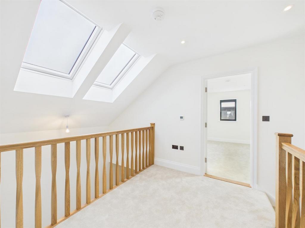 CAM02712 G0-PR0330-STILL021.jpg