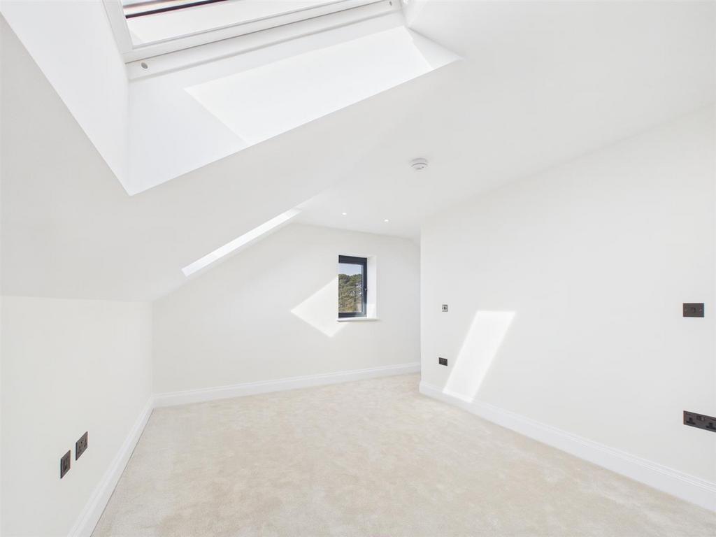 CAM02712 G0-PR0330-STILL022.jpg