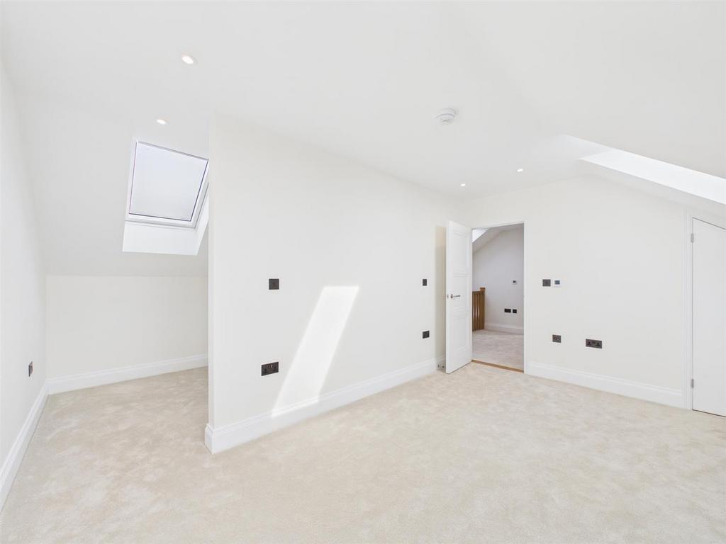 CAM02712 G0-PR0330-STILL023.jpg