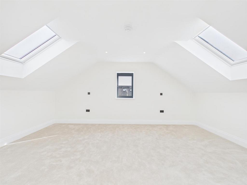 CAM02712 G0-PR0330-STILL024.jpg