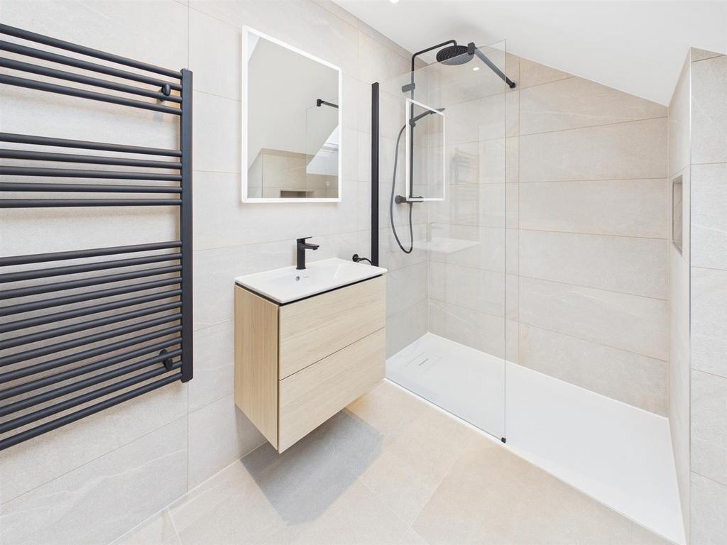 CAM02712 G0-PR0330-STILL025.jpg