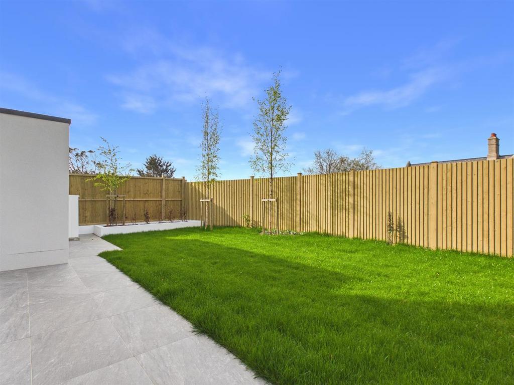 CAM02712 G0-PR0330-STILL011.jpg