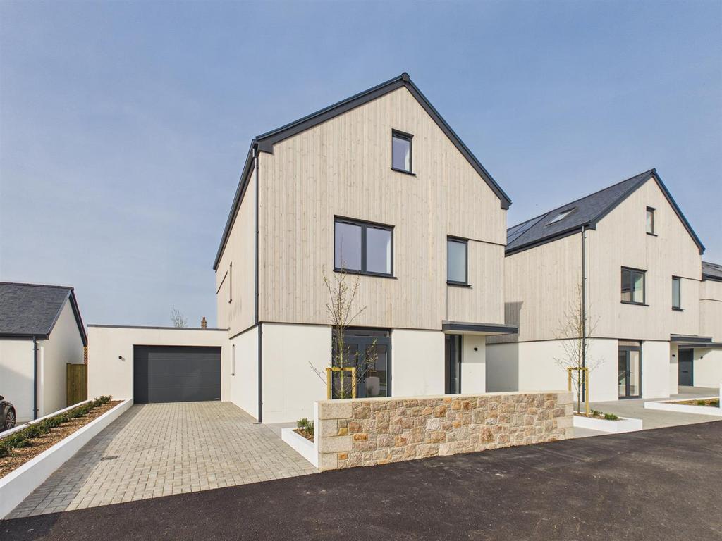 CAM02712 G0-PR0330-STILL002.jpg