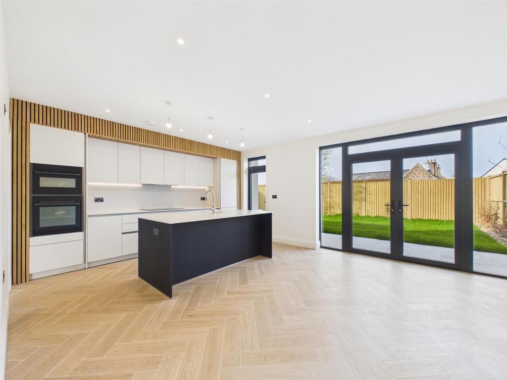 CAM02712 G0-PR0330-STILL005.jpg