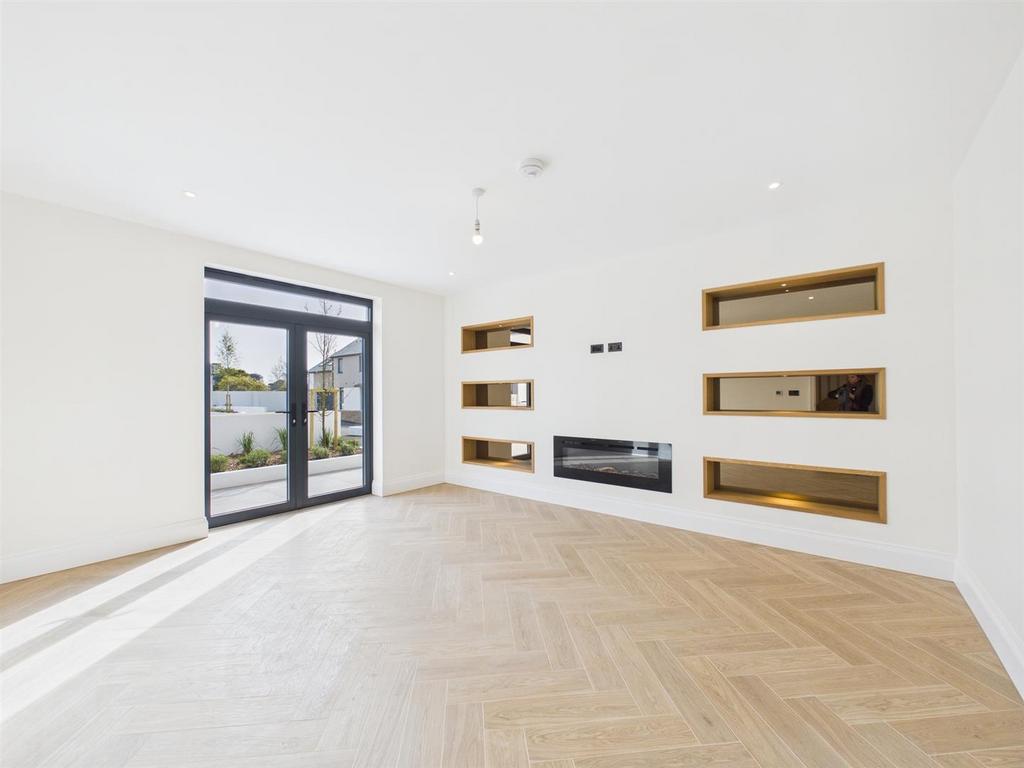 CAM02712 G0-PR0330-STILL004.jpg