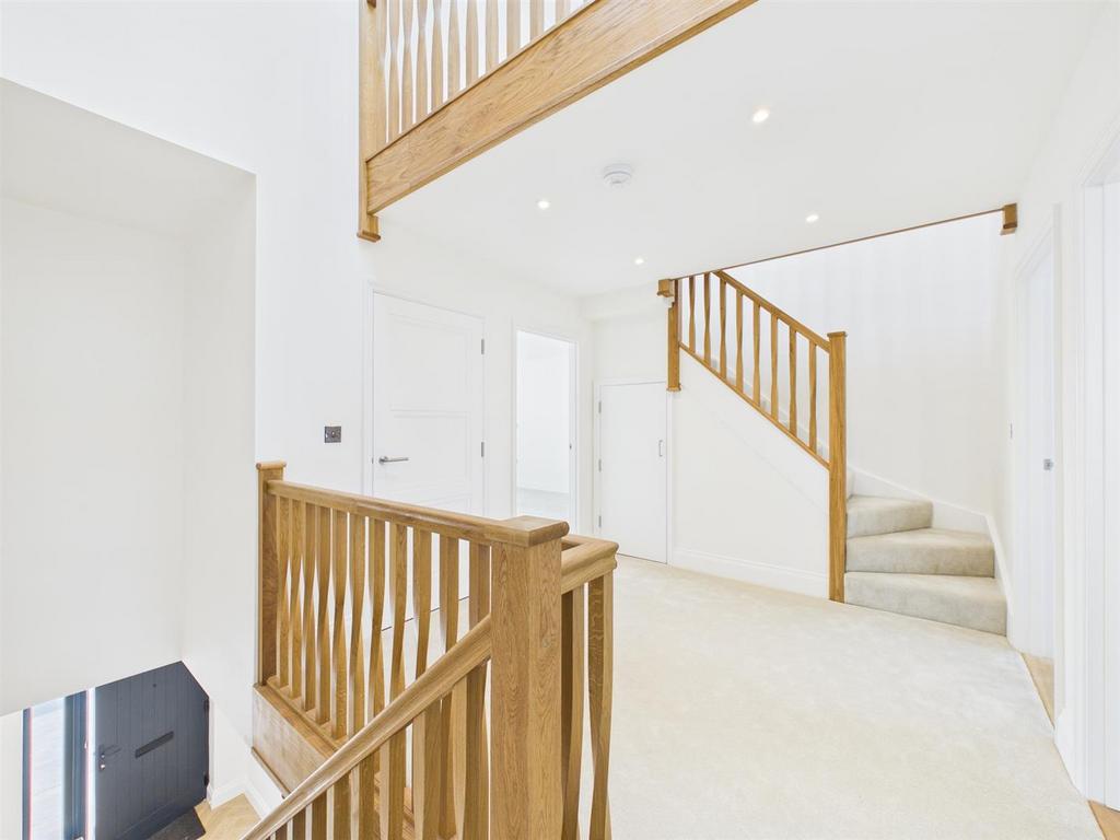 CAM02712 G0-PR0330-STILL013.jpg