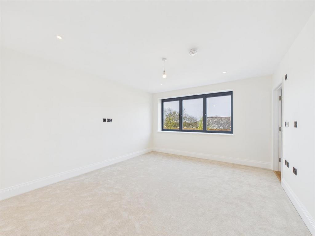 CAM02712 G0-PR0330-STILL015.jpg