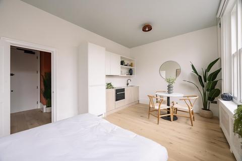 Studio to rent, Warwick Road, 31, London SW5