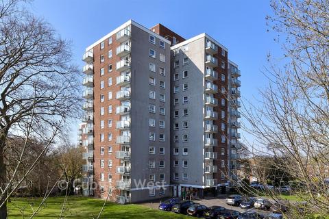 2 bedroom flat for sale, Basinghall Gardens, Sutton, Surrey