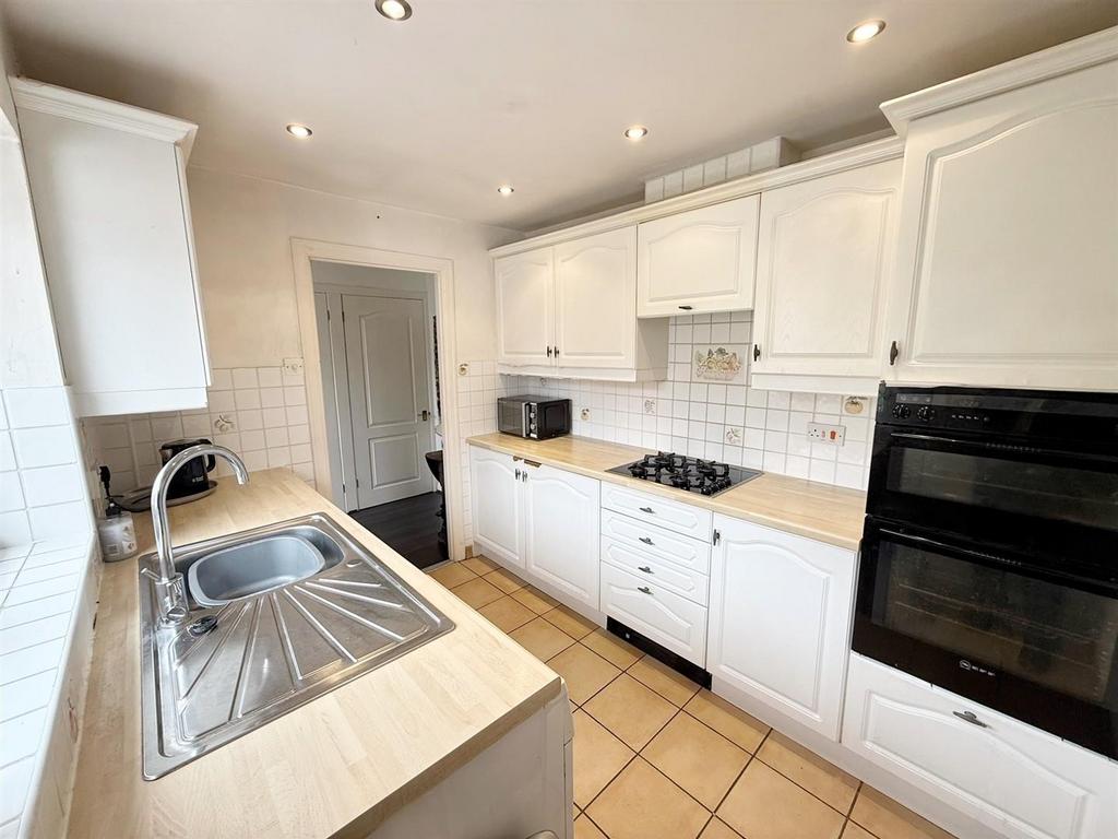 NEW KITCH 3 (Large).JPG