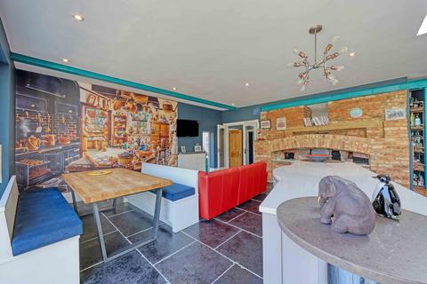 4 bedroom detached house for sale, Village Road, Dorney, SL4