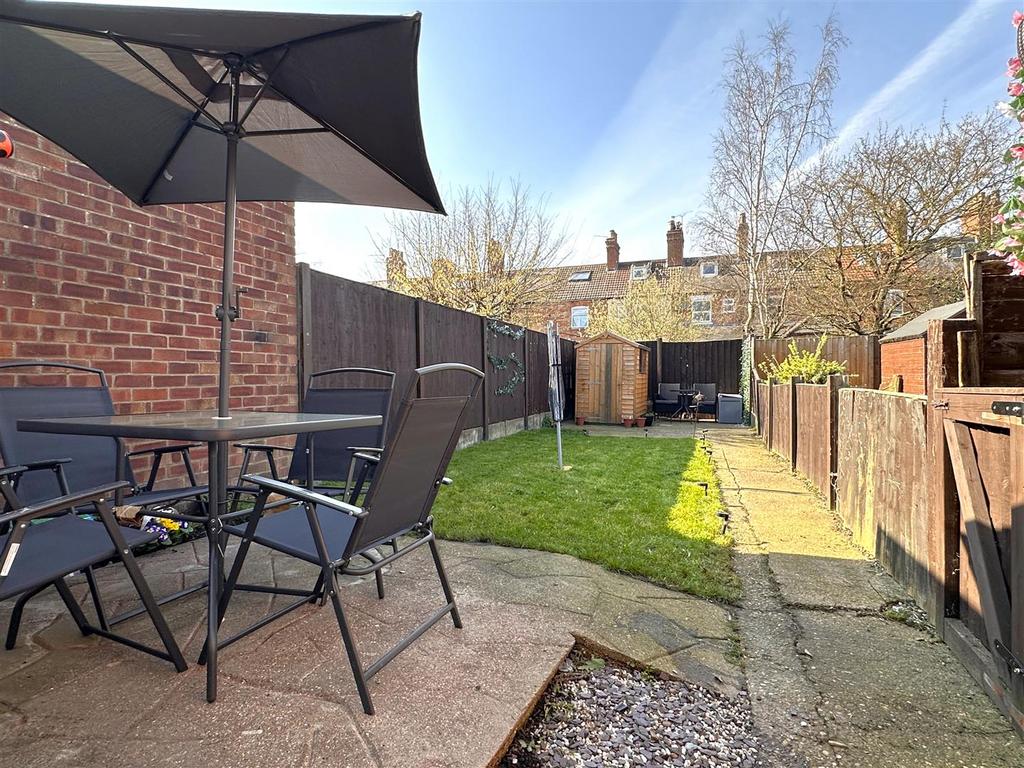 Well-Appointed Rear Garden 508