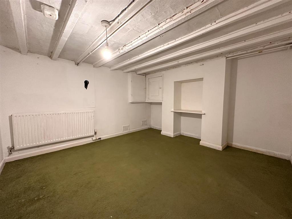 Functional Cellar Room 532