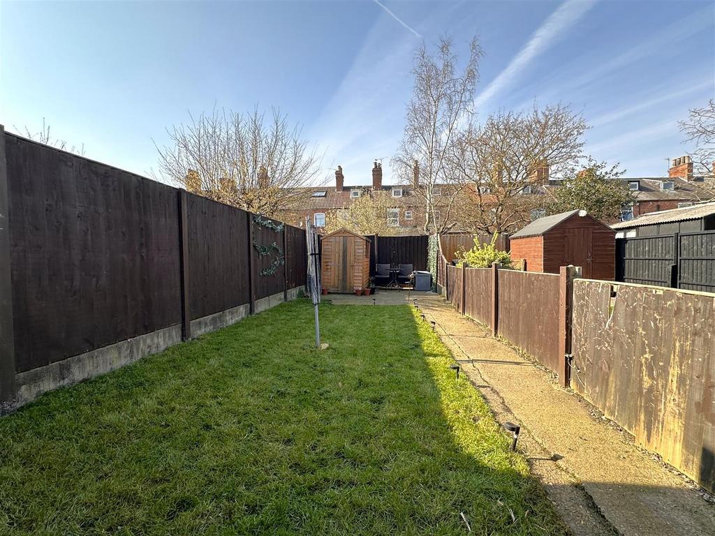 Lovely Rear Garden 520