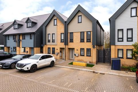 4 bedroom semi-detached house for sale, Commodores Close, Sheerness ME12