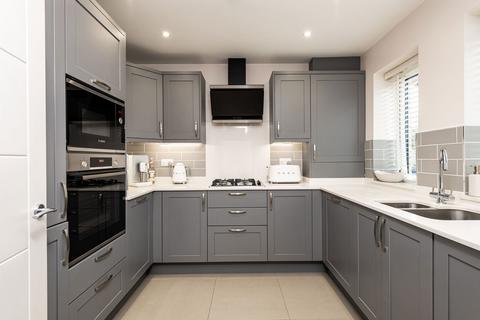 4 bedroom semi-detached house for sale, Commodores Close, Sheerness ME12