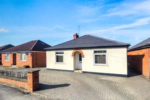 2 bedroom bungalow for sale, Oldfield Road, Westbury