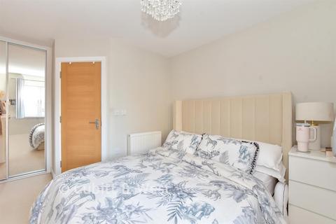 2 bedroom flat for sale, Horndean, Waterlooville, Hampshire
