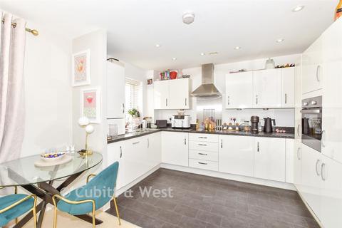 2 bedroom flat for sale, Oasthouse Drive, Waterlooville PO8