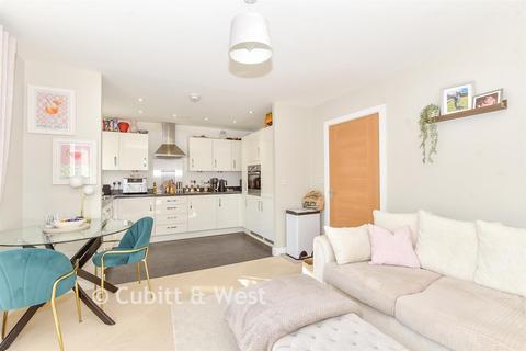 2 bedroom flat for sale, Oasthouse Drive, Waterlooville PO8