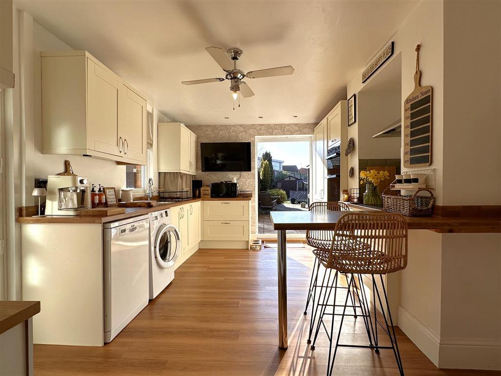 Stylish Modern Dining Kitchen 313