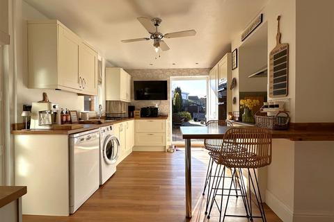 4 bedroom terraced house for sale, London Road, Balderton, Newark