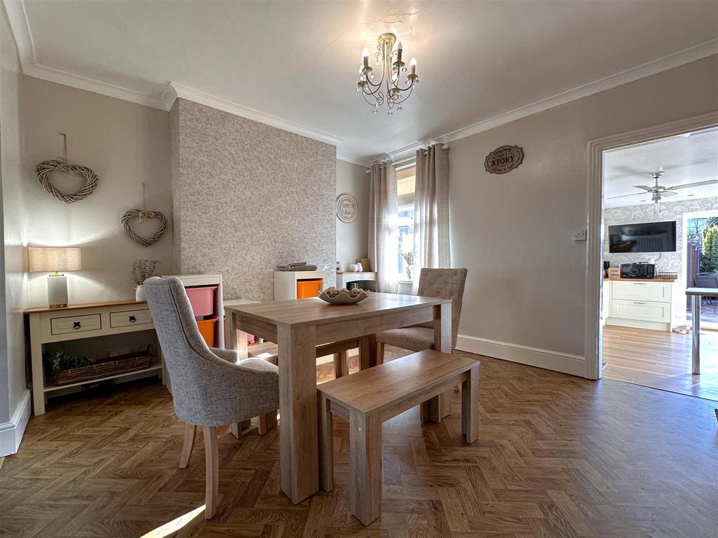 Dining/Sitting Room 295