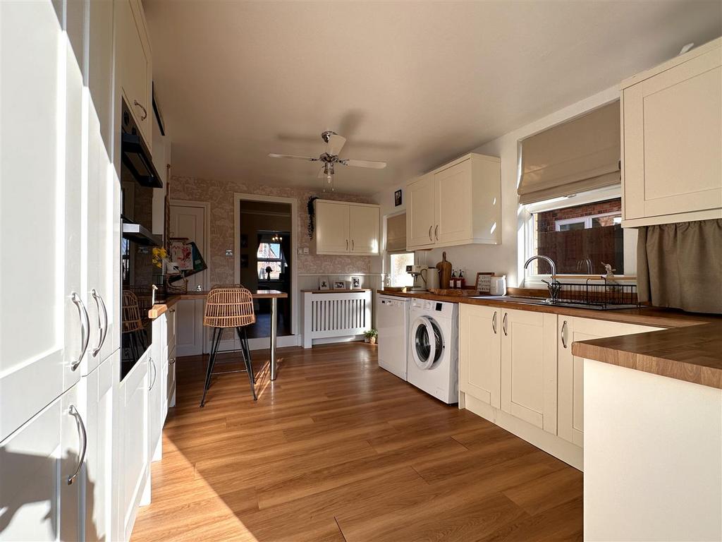 Contemporary Kitchen 320