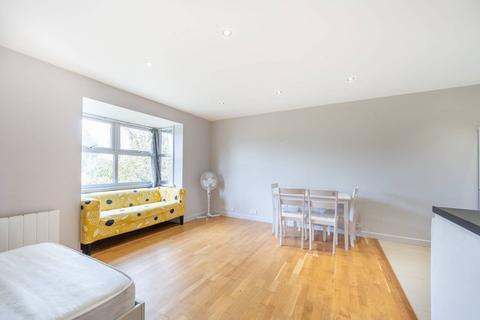 Studio to rent, Balmoral Mews, Wendell Park, London, W12