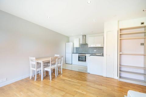 Studio to rent, Balmoral Mews, Wendell Park, London, W12