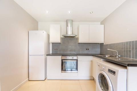 Studio to rent, Balmoral Mews, Wendell Park, London, W12