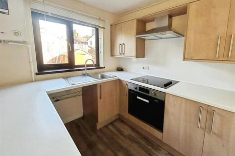 3 bedroom house to rent, Red Lion Square, Chesterton, Newcastle