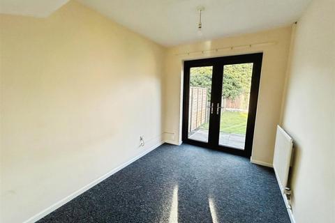 3 bedroom house to rent, Red Lion Square, Chesterton, Newcastle