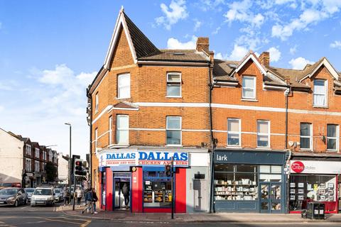 2 bedroom flat to rent, Merton High Street, South Wimbledon, London, SW19