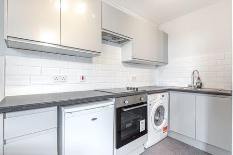 2 bedroom flat to rent, Merton High Street, South Wimbledon, London, SW19