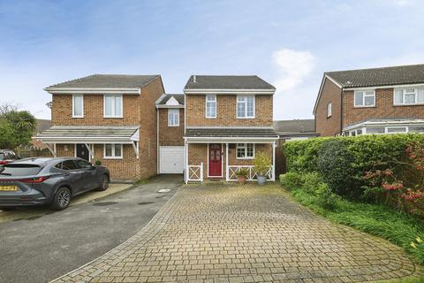 4 bedroom semi-detached house for sale, Embassy Close, Kent ME7