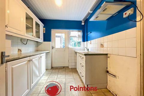 3 bedroom semi-detached house to rent, Romford Road, Holbrooks, Coventry