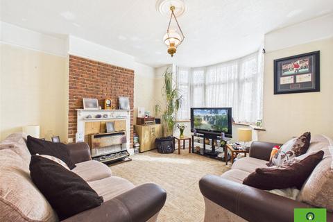 3 bedroom end of terrace house for sale, Brentwood Road, Romford RM1