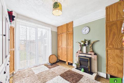 3 bedroom end of terrace house for sale, Brentwood Road, Romford RM1