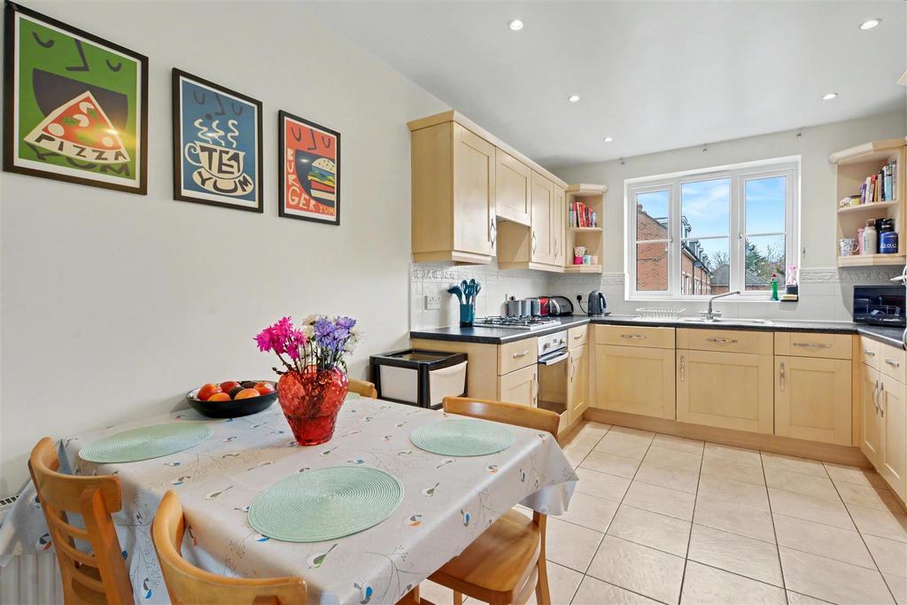Kitchen 2.jpeg