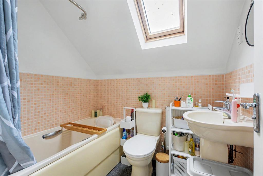Bathroom 2.jpeg