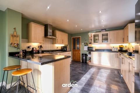 3 bedroom semi-detached house for sale, Brecon Avenue, Bromsgrove, B61