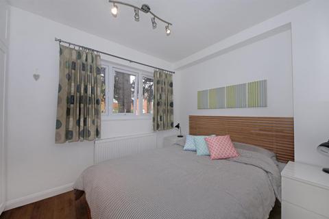 undefined, Glencairn Drive, W5