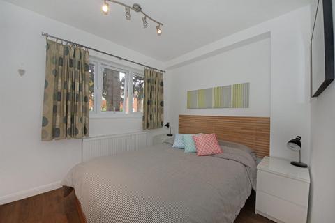 undefined, Glencairn Drive, W5